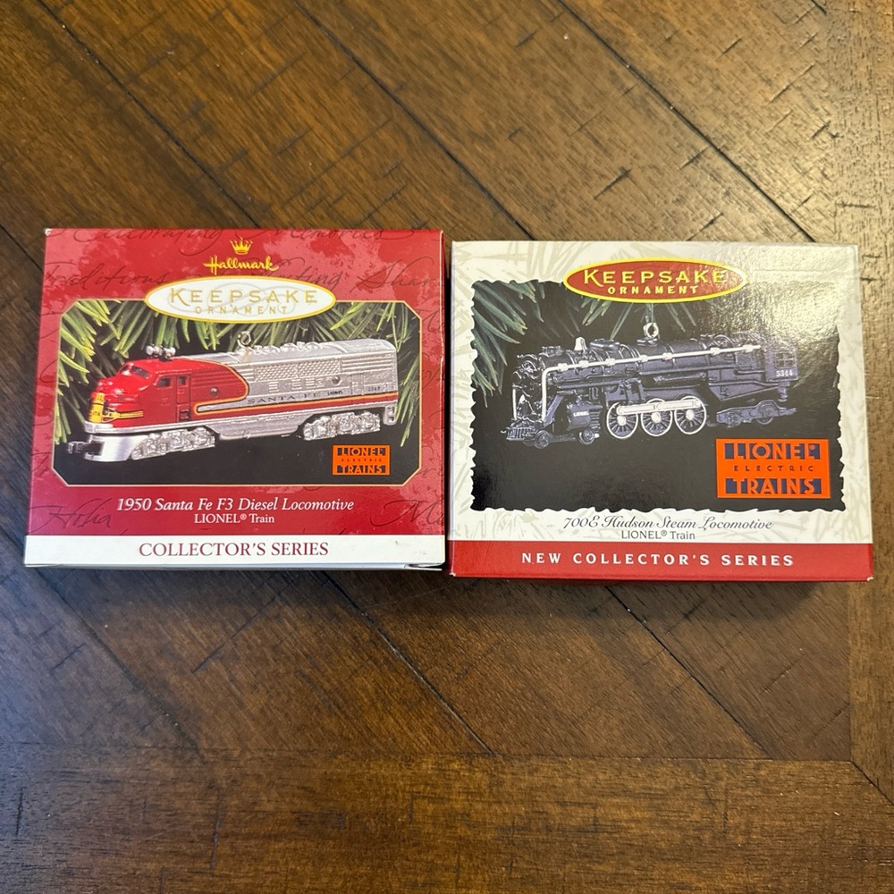 2‎ Lionel Train Hallmark Keepsake Christmas Ornaments Locomotives Freight Cars